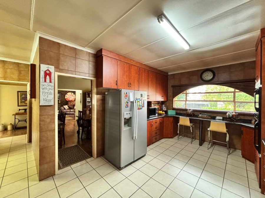 6 Bedroom Property for Sale in Flamwood North West